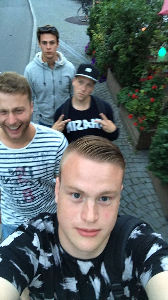 Dick op vakantie in Duitsland met zijn beste vrienden (en zeker geen onbekenden van de club).